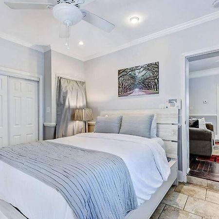 Historic Savannah Gold Private Condo With Pool - 2Bed, 1&Half Bath, Sleeps 6, 1St Floor, 15 Min Walk To Historic Savannah Center And All Attractions エクステリア 写真