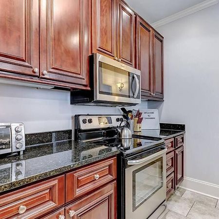 Historic Savannah Gold Private Condo With Pool - 2Bed, 1&Half Bath, Sleeps 6, 1St Floor, 15 Min Walk To Historic Savannah Center And All Attractions エクステリア 写真