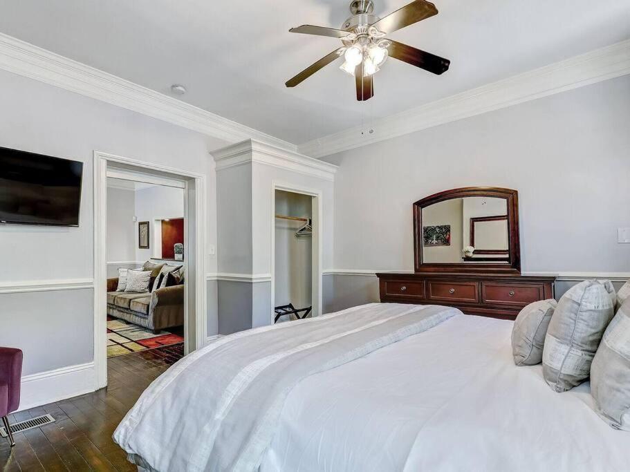 Historic Savannah Gold Private Condo With Pool - 2Bed, 1&Half Bath, Sleeps 6, 1St Floor, 15 Min Walk To Historic Savannah Center And All Attractions エクステリア 写真