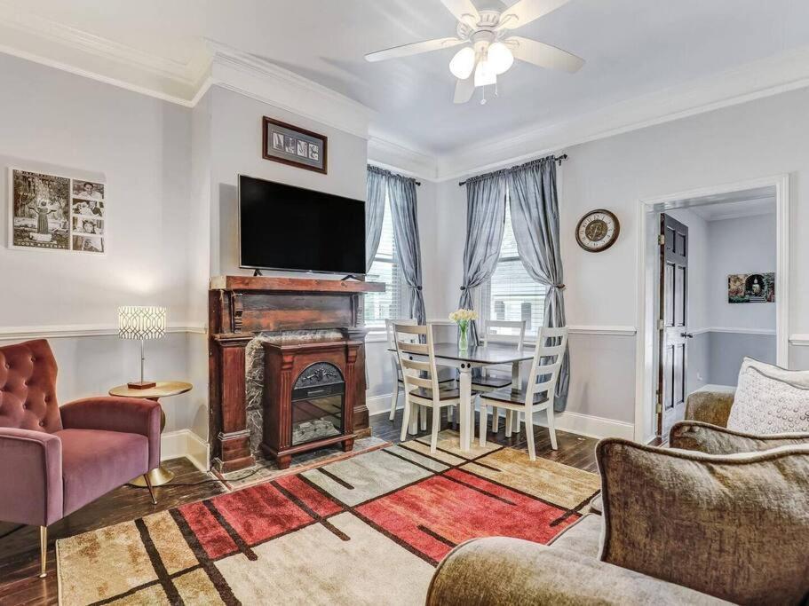 Historic Savannah Gold Private Condo With Pool - 2Bed, 1&Half Bath, Sleeps 6, 1St Floor, 15 Min Walk To Historic Savannah Center And All Attractions エクステリア 写真