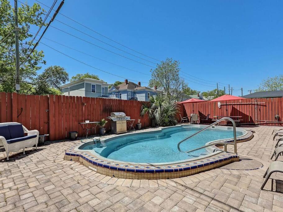 Historic Savannah Gold Private Condo With Pool - 2Bed, 1&Half Bath, Sleeps 6, 1St Floor, 15 Min Walk To Historic Savannah Center And All Attractions エクステリア 写真
